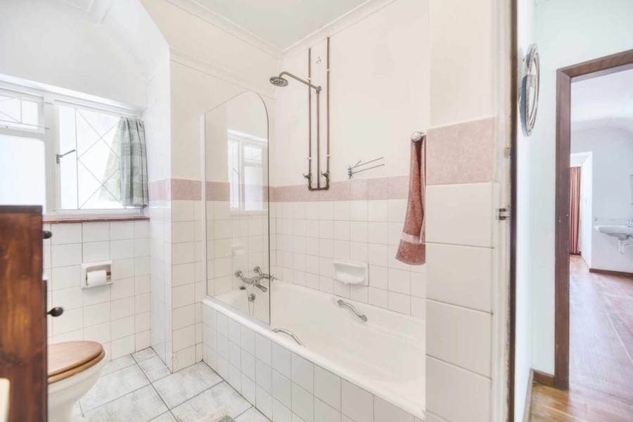 4 Bedroom Property for Sale in Westcliff Western Cape